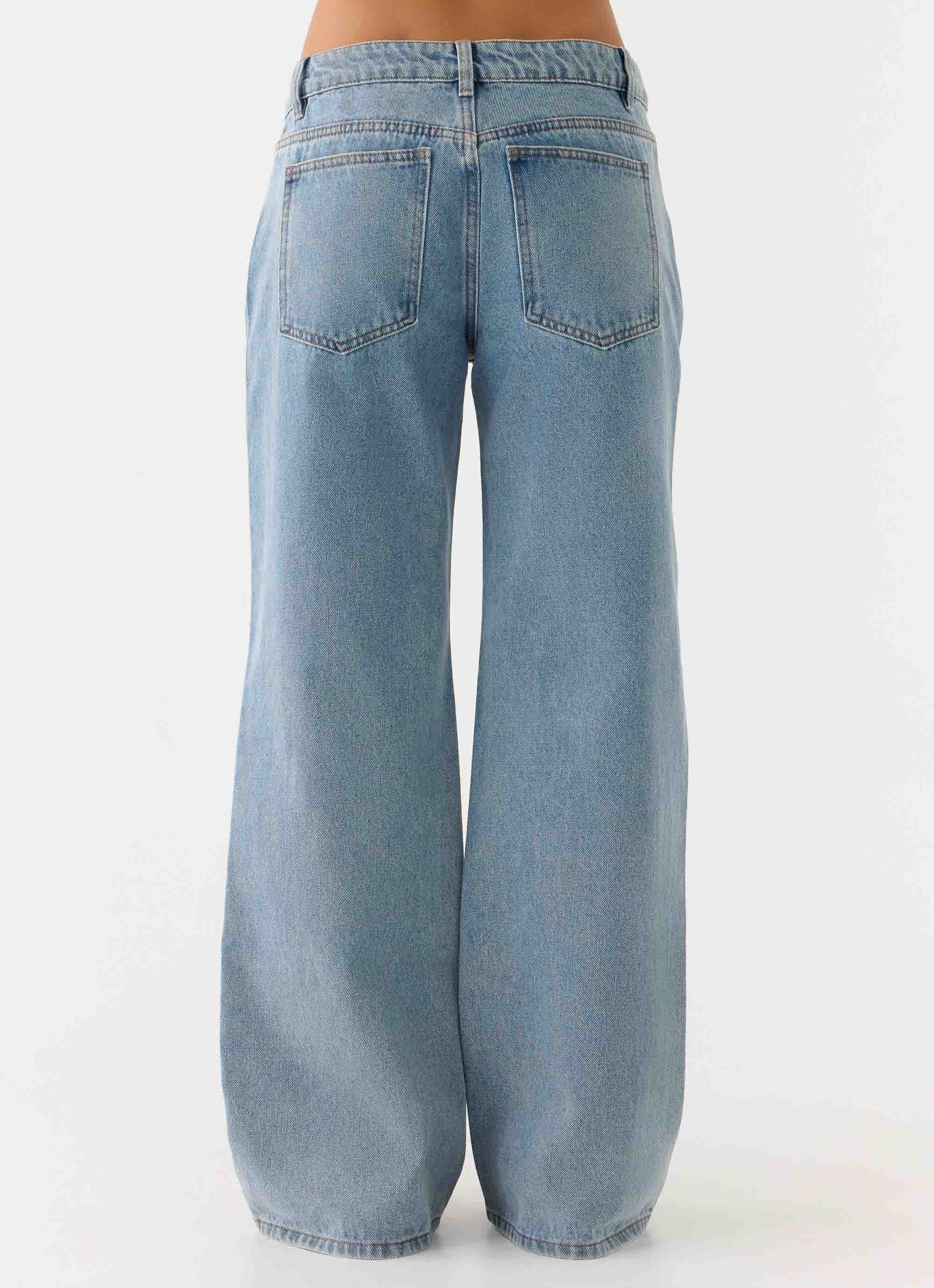 Aesha Low Rise Jeans - Light Denim